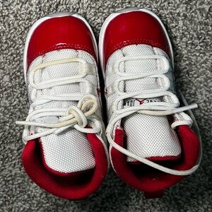 Jordan 11 Retro TD size 6 white/varsity red